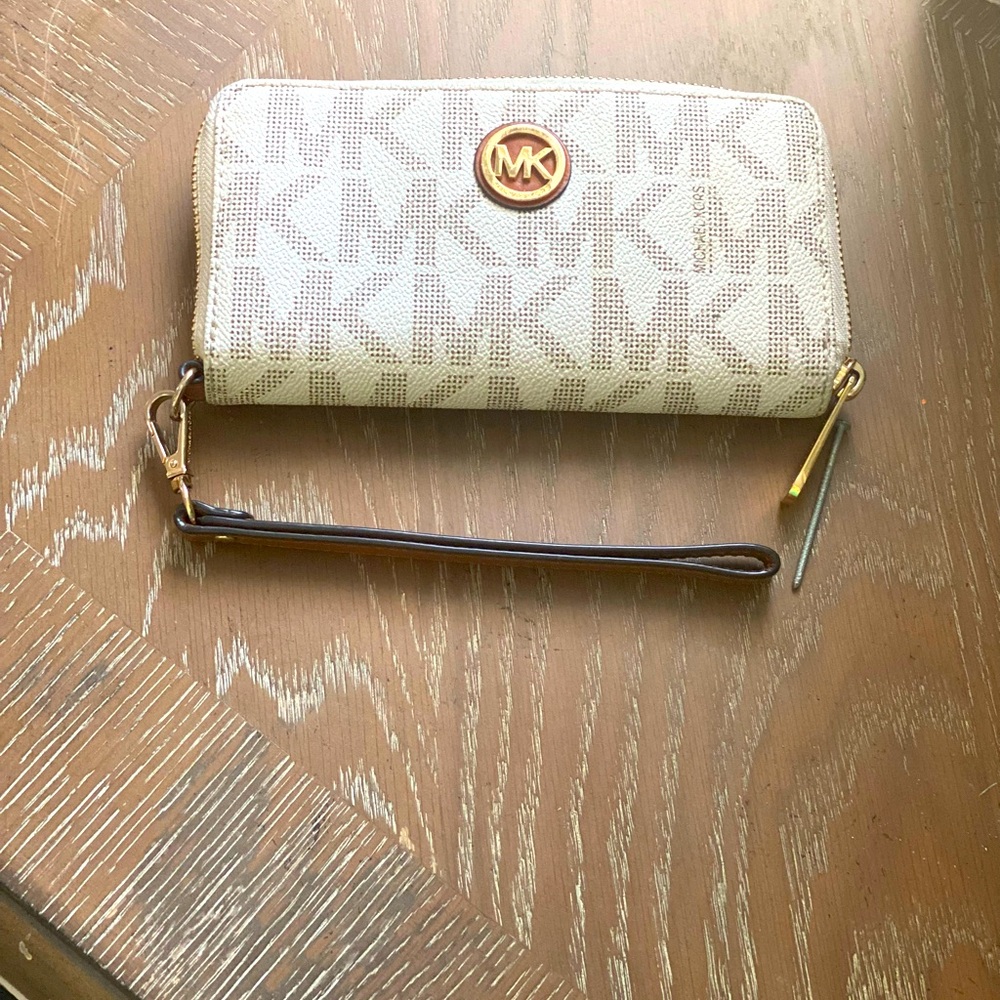 Michael Kors wallet, Tan/Brown in color, very good condition